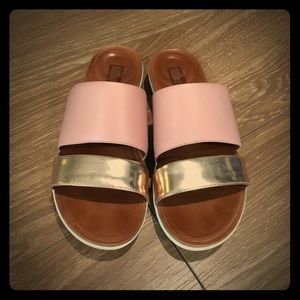 Fit Flops Delta rose gold slide